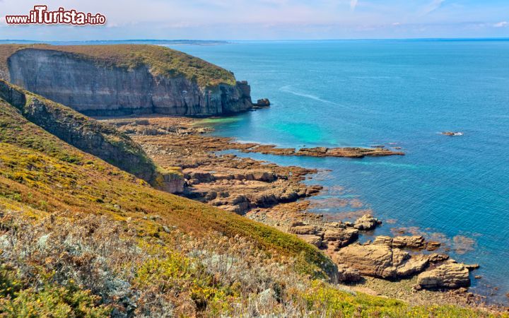 Immagine La celebre Costa di Granito Rosa in Bretagna (Francia): siamo nel paesino di Ploumanac'h, centro portuale francese nonché una delle località balneari più note di questo territorio 