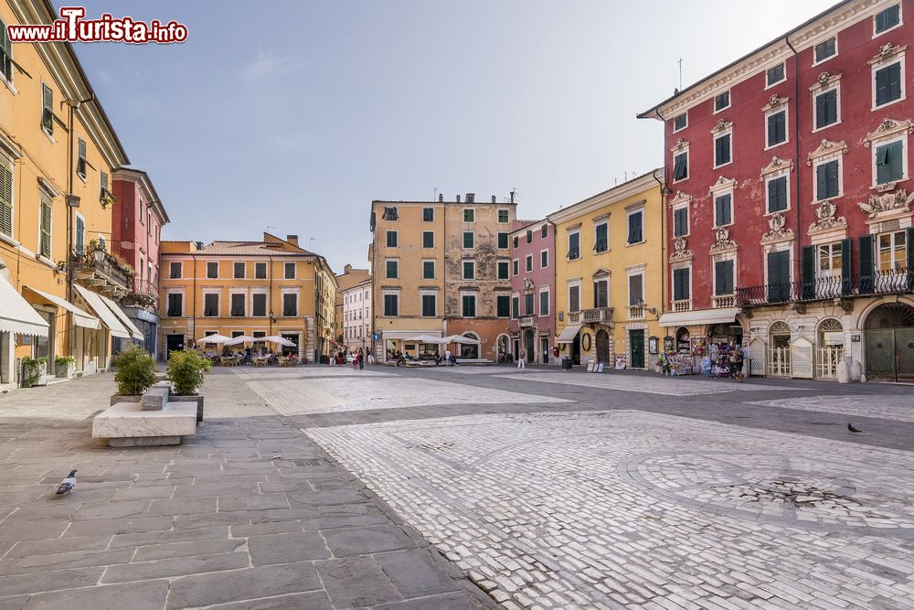 Immagine La centrale Piazza Alberica nel cuore storico di Carrara in Toscana