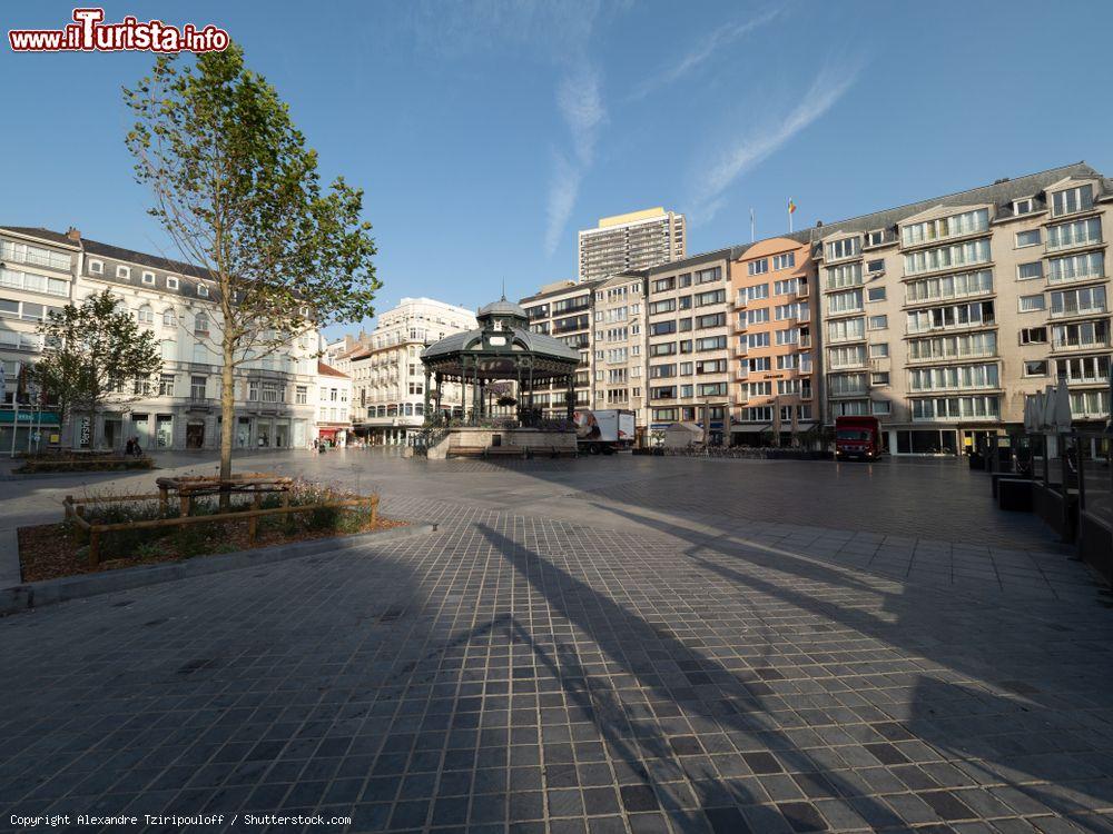 Immagine La centrale piazza Wapenplein nella città di Ostenda, Belgio - © Alexandre Tziripouloff / Shutterstock.com