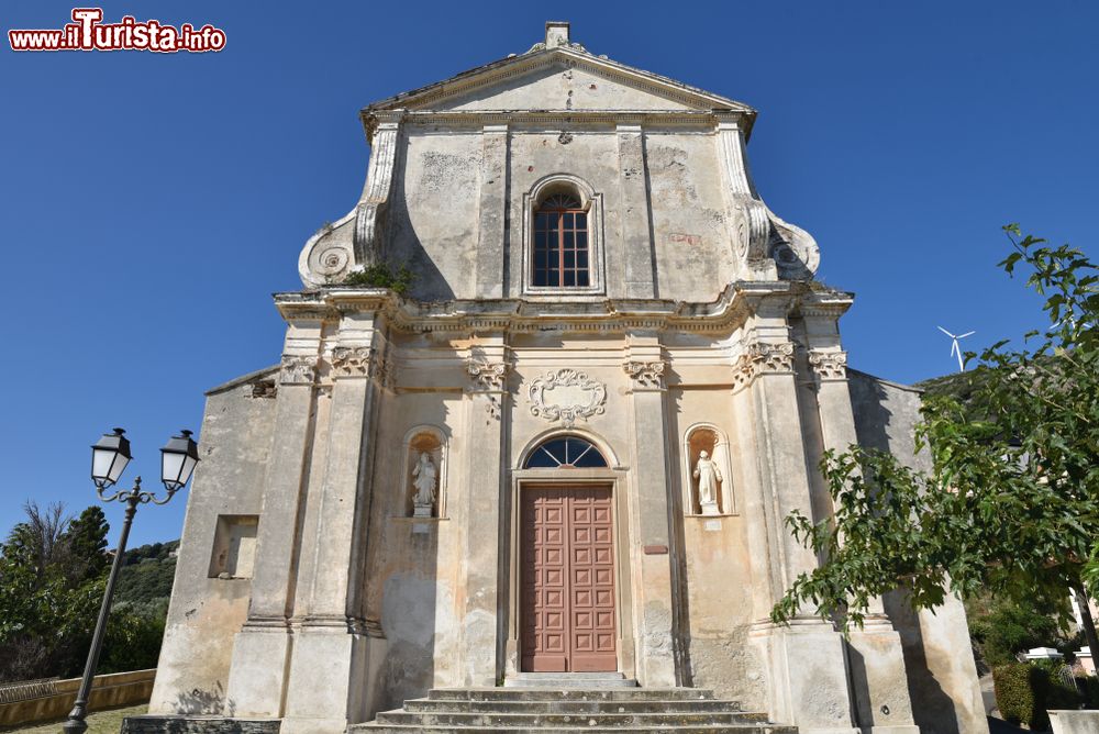 Immagine La chiesa barocca di Rogliano, in Corsica