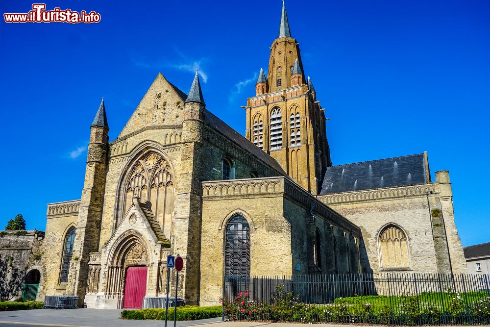 Immagine La chiesa cattolica di Nostra Signora a Calais, Francia. Iniziata nel XII° secolo, venne completata nel XIV°. Si trova in rue de la Paix.