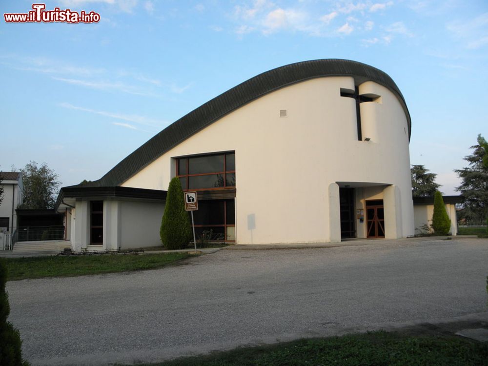 Immagine La Chiesa dei Santi Donato e Sigismondo a Civè di Correzzola, provincia di Padova - © Threecharlie - CC BY-SA 3.0, Wikipedia