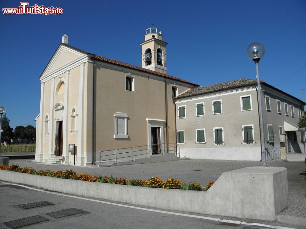 Immagine La chiesa dei Santi Felice e Fortunato a Santa Margherita di Codevigo in Veneto - © Threecharlie - CC BY-SA 3.0, Wikipedia