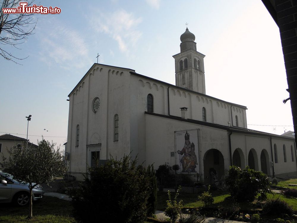 Immagine La Chiesa dei Santi Nicolò e Rocco a Villa del Bosco di Correzzola - © Threecharlie - CC BY-SA 3.0, Wikipedia