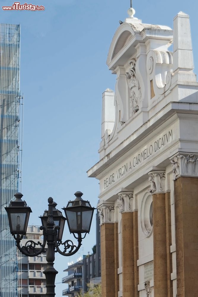 Immagine La chiesa del Carmine a Taranto, Puglia. Non si conosce l'esatto anno di costruzione di questa chiesa del borgo nuovo di Taranto ma la sua esistenza è comunque attestata sin dal 1577 con il nome di Santa Maria della Misericordia.