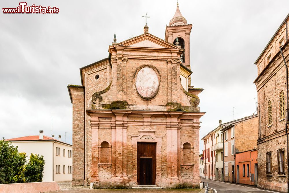 Immagine La Chiesa del Pio Suffragio nel centro di Cotignola in provincia di Ravenna (Emilia Romagna).