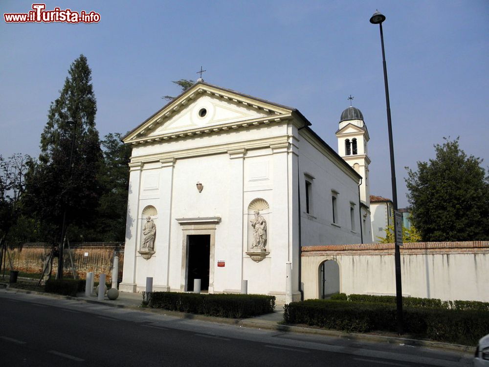 Immagine La chiesa del Santissimo Salvatore a Martellago in Veneto - © Threecharlie, CC BY-SA 3.0, Wikipedia