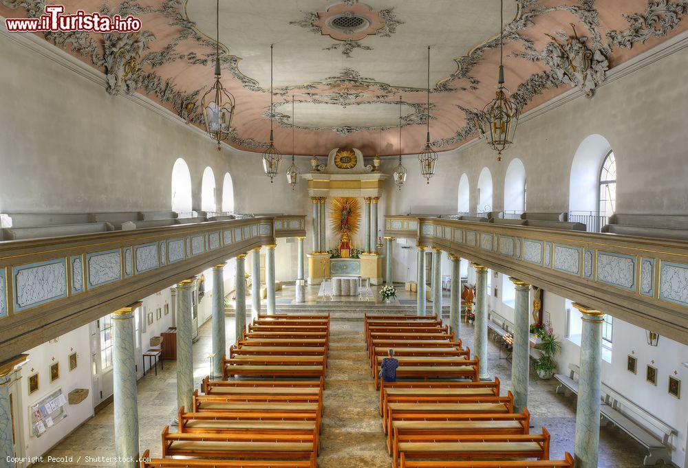 Immagine La chiesa del vecchio castello di Bayreuth, Germania. Di particolare pregio, il soffitto decorato con stucchi elaborati - © Pecold / Shutterstock.com