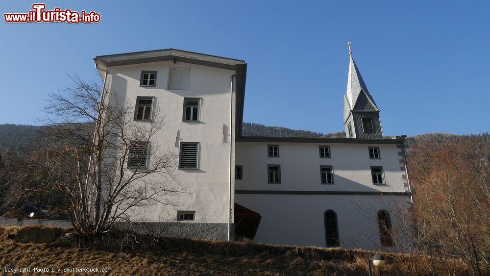 Immagine La chiesa del villaggio di Curon Venosta sulle sponde del lago di Resia, provincia di Bolzano - © Paolo G / Shutterstock.com