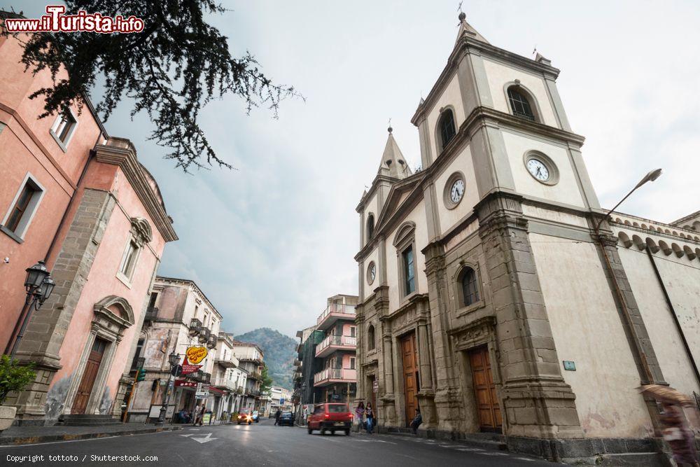 Immagine La Chiesa dell’Annunziata a Francavilla di Sicilia in provincia di Messina - © tottoto / Shutterstock.com