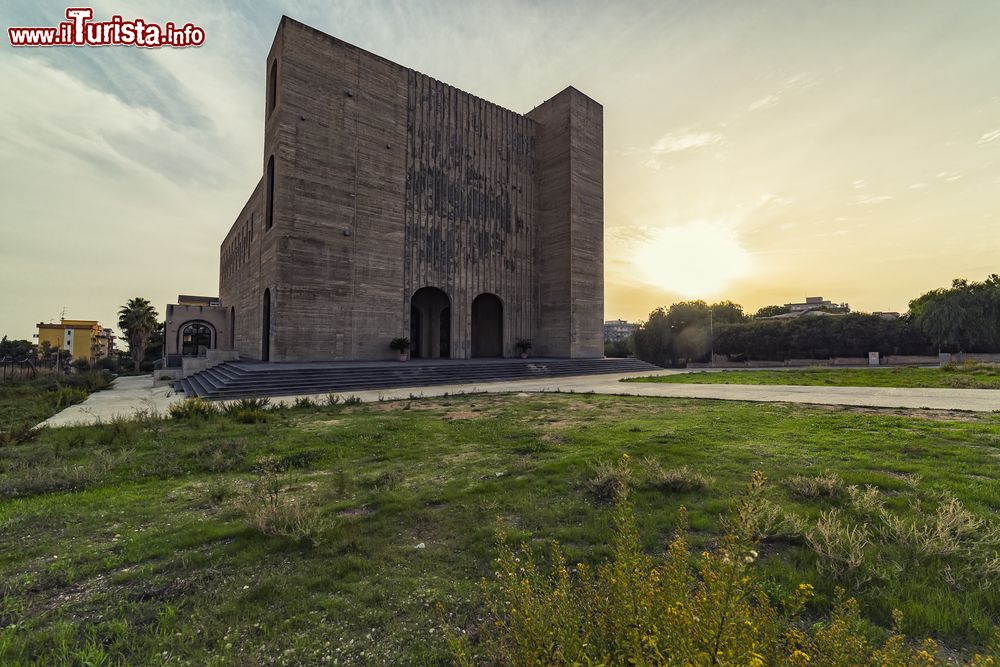 Immagine La chiesa della Beata Maria Vergine di Loreto a Sciacca, Sicilia. In stile moderno, è uno degli edifici di culto più importanti della cittadina in provincia di Agrigento.