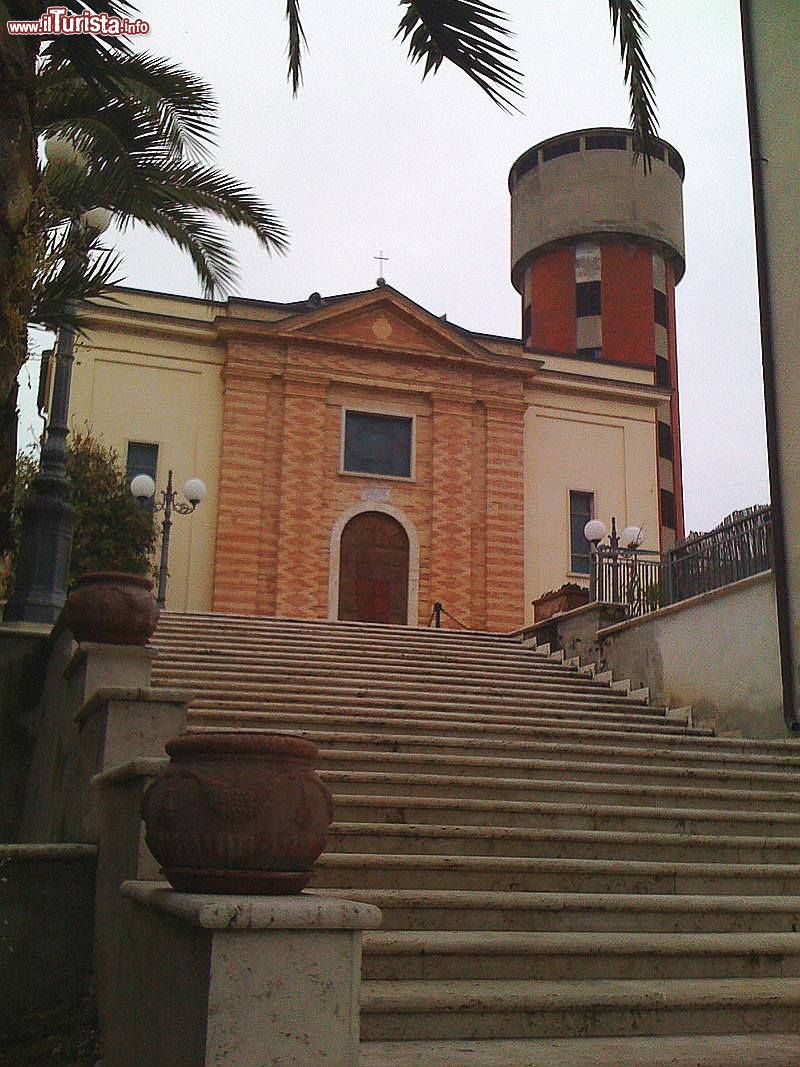 Immagine La Chiesa della Madonna delle Grazie a Controguerra  di Teramo, Abruzzo - © Amichito, CC BY-SA 3.0, Wikipedia