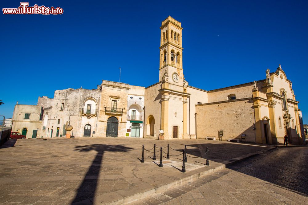 Immagine La Chiesa della Presentazione della Beata Vergine Maria fotografata al tramonto, siamo a Specchia (Puglia)