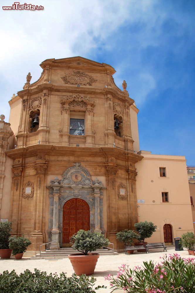 Immagine La chiesa dell'Addolorata a Marsala, Sicilia. Sorge nell'omonima piazza presso Porta Garibaldi.