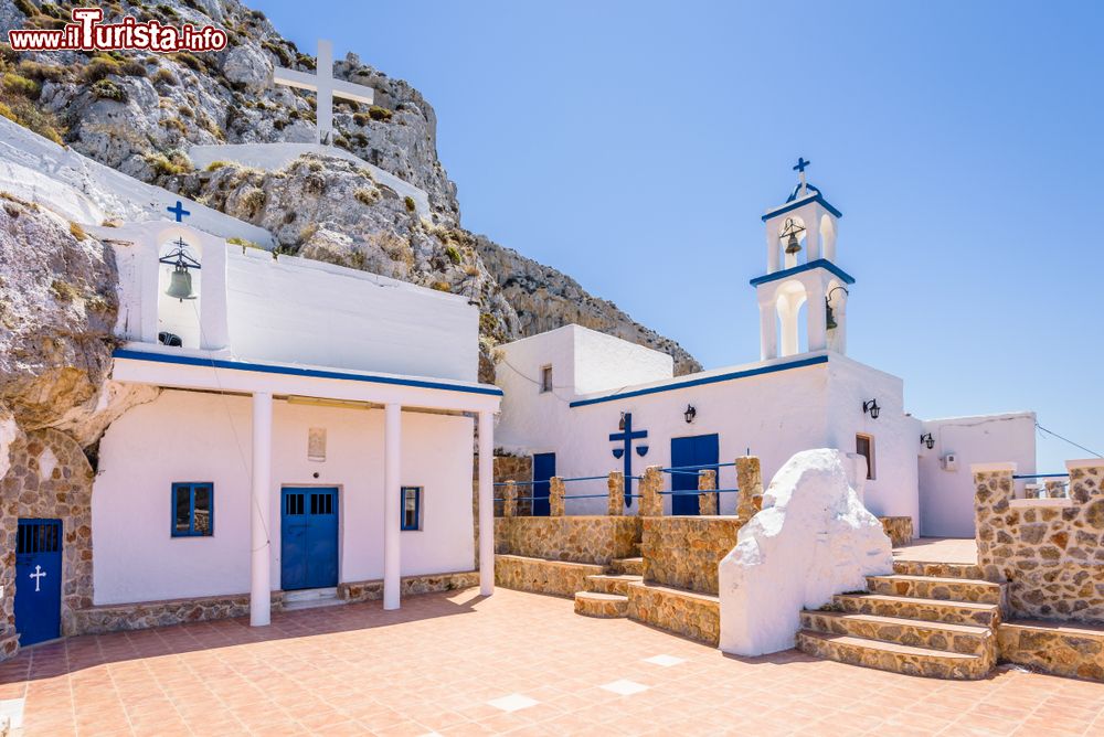 Immagine La chiesa di Agios Athanasios Timiou Staurou nel villaggio di Kantouni, isola di Kalymnos, Grecia.