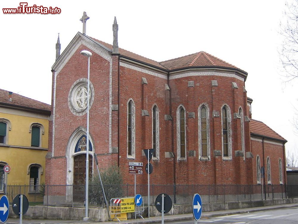 Immagine La Chiesa di Nostro Signore del Sacro Cuore a Gatteo (FC)  - © Icio747~commonswiki presunto, Pubblico dominio, Wikipedia
