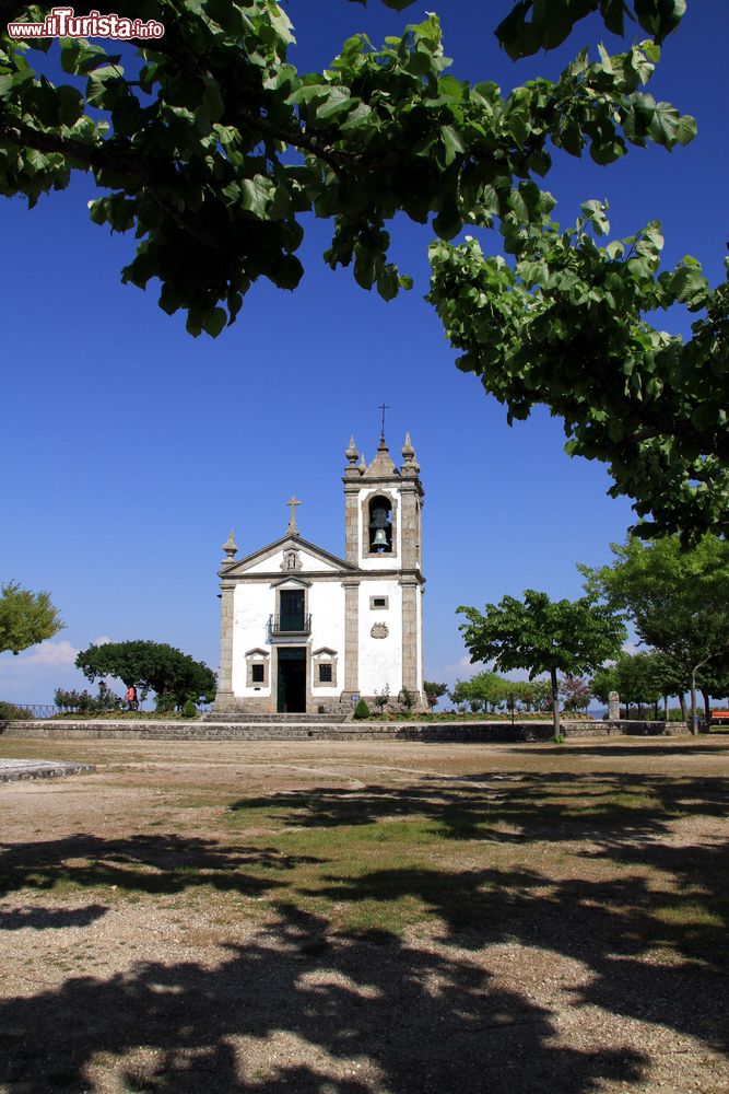 Immagine La chiesa di Franqueira, Barcelos, Portogallo, in una giornata di sole.