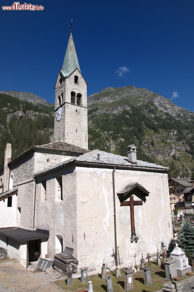 Immagine La chiesa di Gressoney-Saint-Jean, Valle d'Aosta.