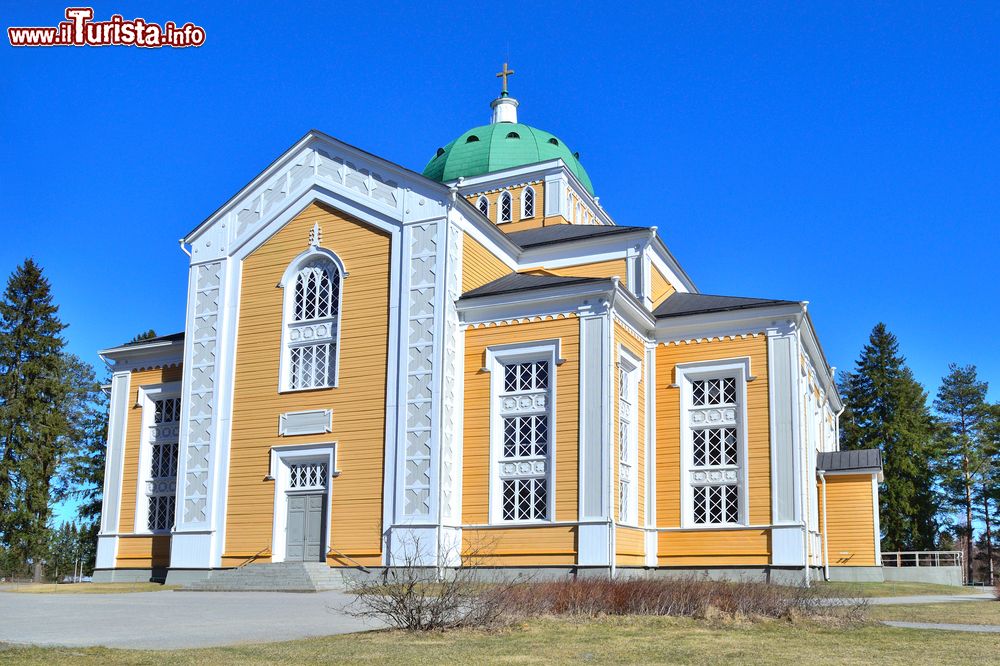 Immagine La chiesa di Kerimaki, Finlandia. Costruito nel 1847, questo edificio religioso può ospitare sino a cinque mila fedeli. E' considerato un capolavoro architettonico e attira turisti e fedeli da ogni parte del mondo.