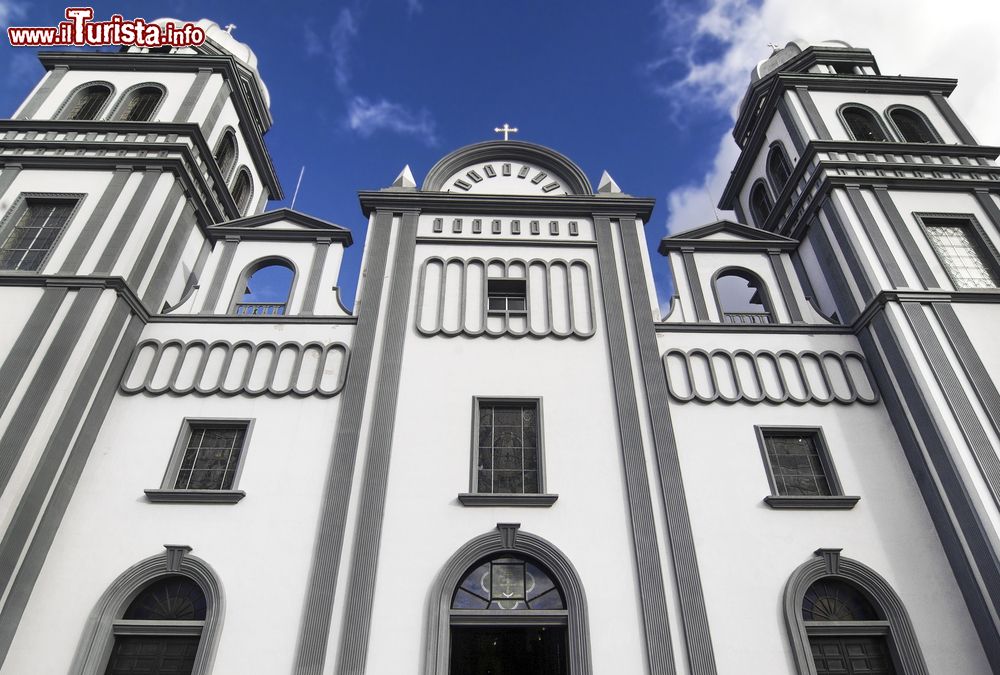 Immagine La chiesa di Nostra Signora di Suyapa a Tegucigalpa, Honduras. All'interno si trova una statua in legno di cedro del XVIII° secolo della Vergine.