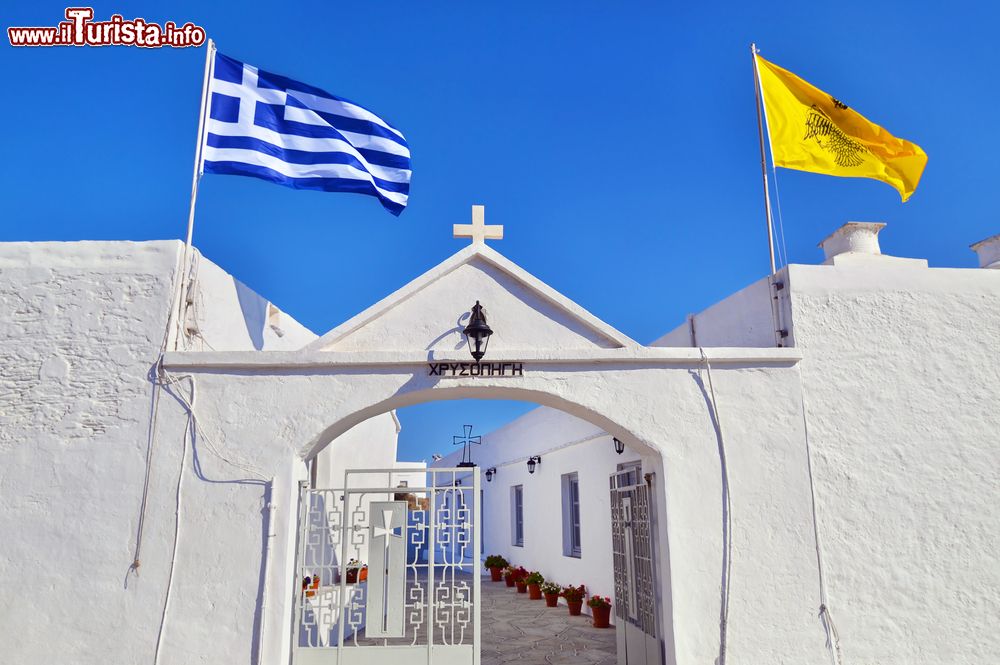 Immagine La chiesa di Panaghia Chrisopigi sull'isola di Sifnos, Cicladi, Grecia.