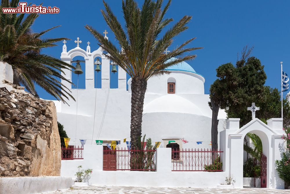 Immagine La chiesa di Panagia Pantanassa nella vecchia Chora dell'isola di Sikinos, Grecia.