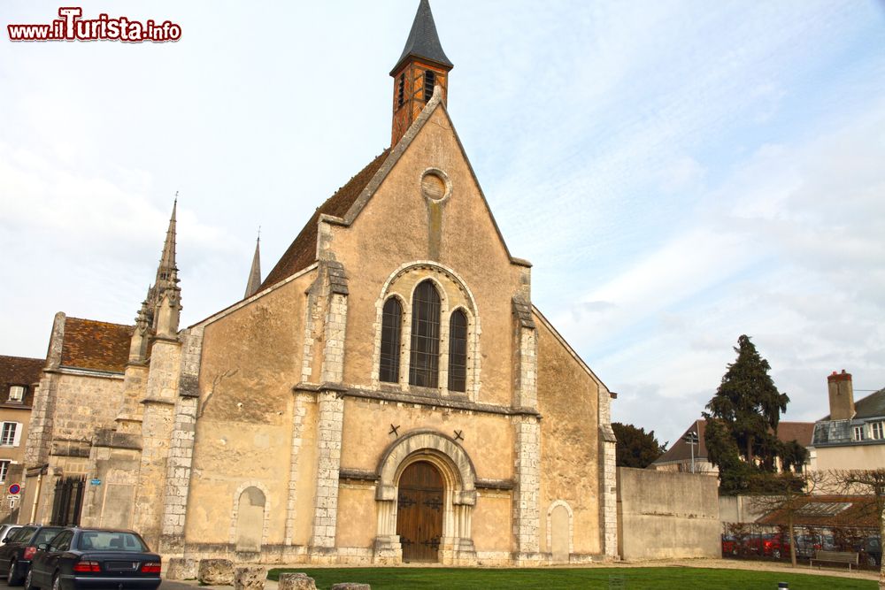 Immagine La chiesa di Sainte Foy nella città di Chartres, Francia.