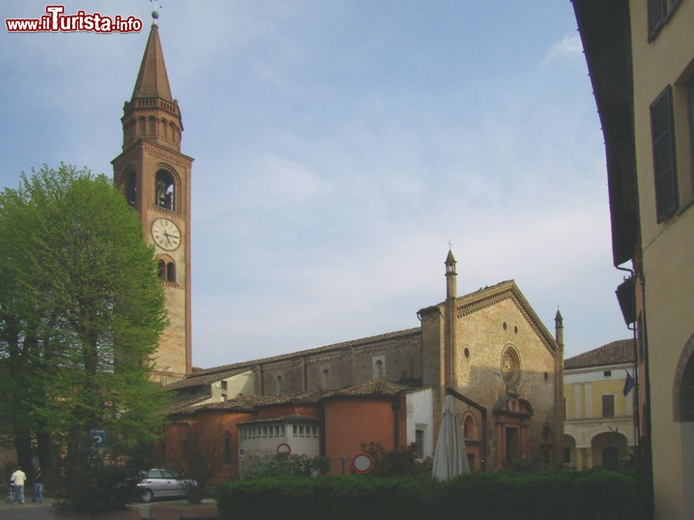 Immagine La chiesa di San Bassiano in centro a Pizzighettone