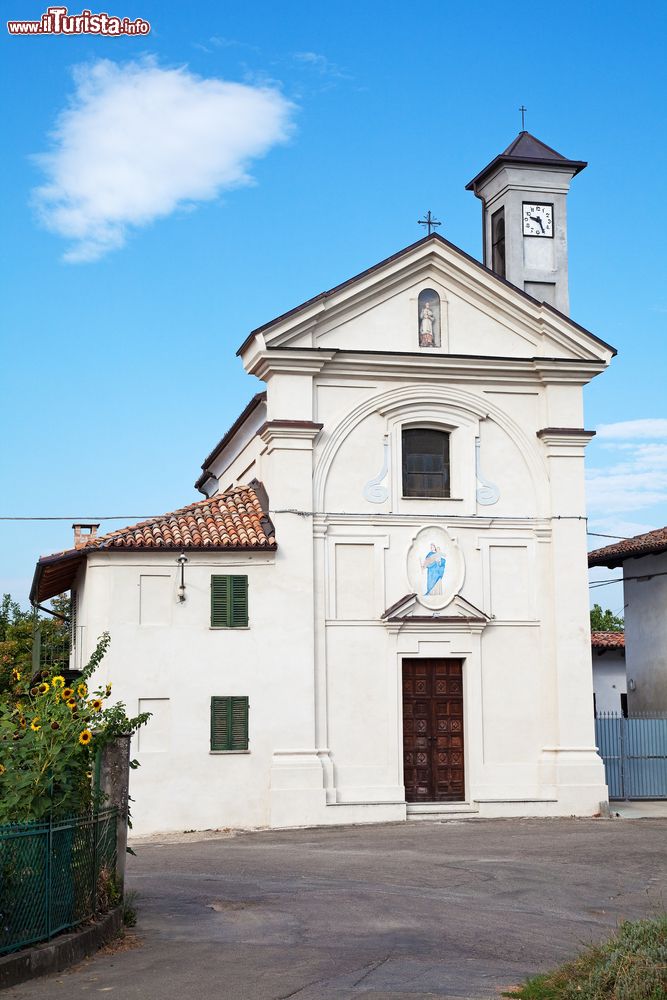 Immagine La Chiesa di San Carlo a Costigliole d'Asti in Piemonte
