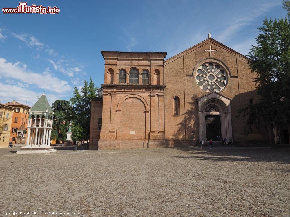 Immagine La chiesa di San Domenico a Bologna, Emilia-Romagna. Fra i più importanti luoghi di culto della città, questa chiesa a tre navate accoglie al suo interno preziose opere artistiche - © Claudio Divizia / Shutterstock.com