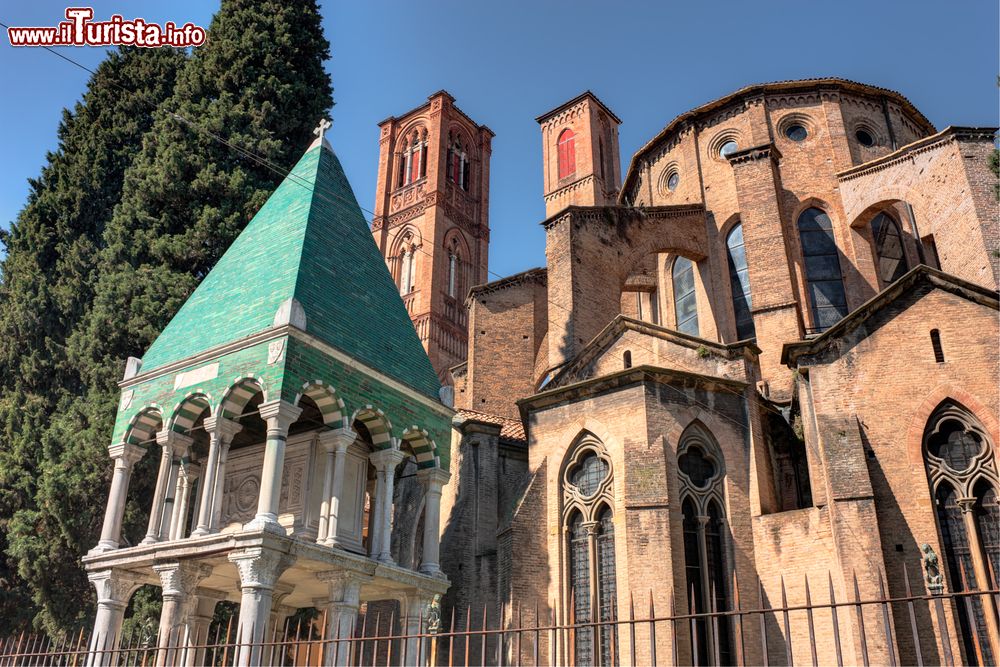 Immagine La Chiesa di San Francesco a Bologna, in stile gotico francese e le tombe dei Glossatori