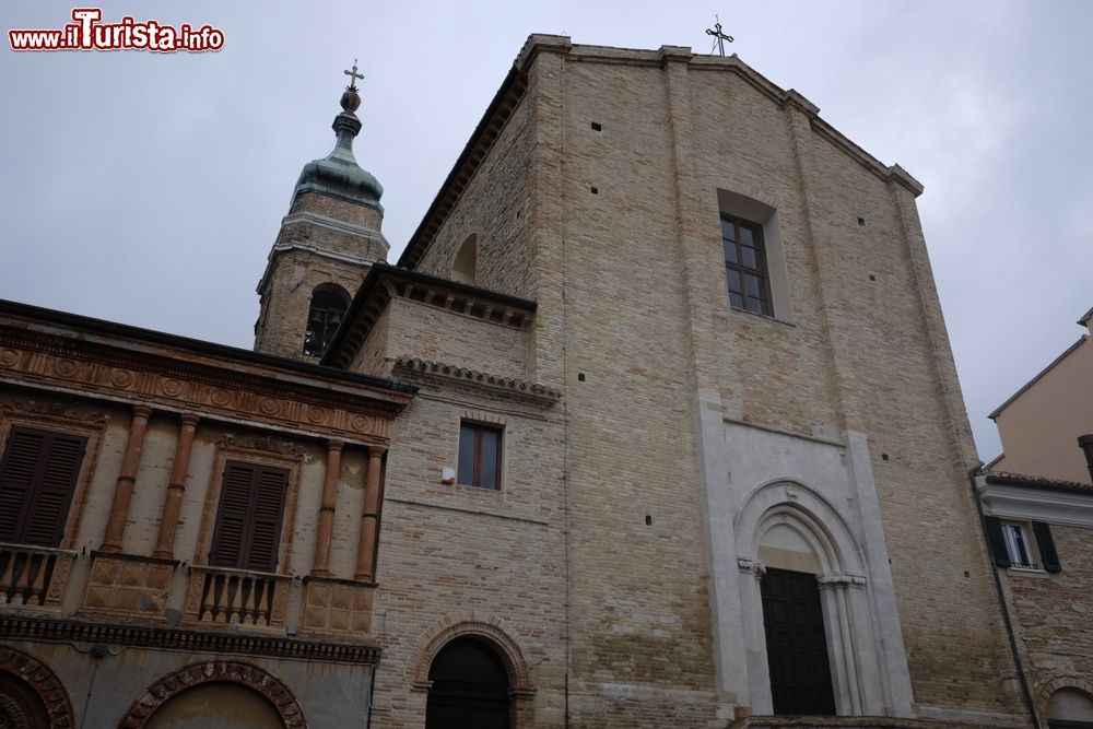 Immagine La Chiesa di San Francesco nel centro storico di Camerano (Marche).