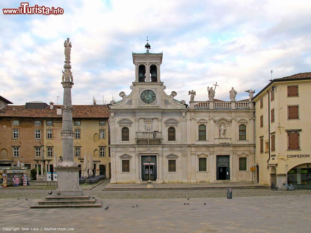 Immagine La chiesa di San Giacomo e il monumento alla Madonna in piazza Matteotti a Udine, Friuli Venezia Giulia - © Dedo Luka / Shutterstock.com