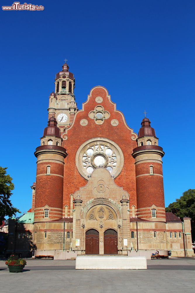 Immagine La chiesa di San Giovanni a Malmo, Svezia. Situata accanto alla stazione ferroviaria di Triangeln, questa chiesa venen costruita fra il 1903 e il 1907in stile Art Nouveau.