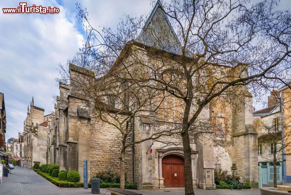 Immagine La chiesa di San Giovanni al Mercato a Troyes, Francia. Ricostruita nel XVI° secolo, ospita molte statue del Cinquecento.