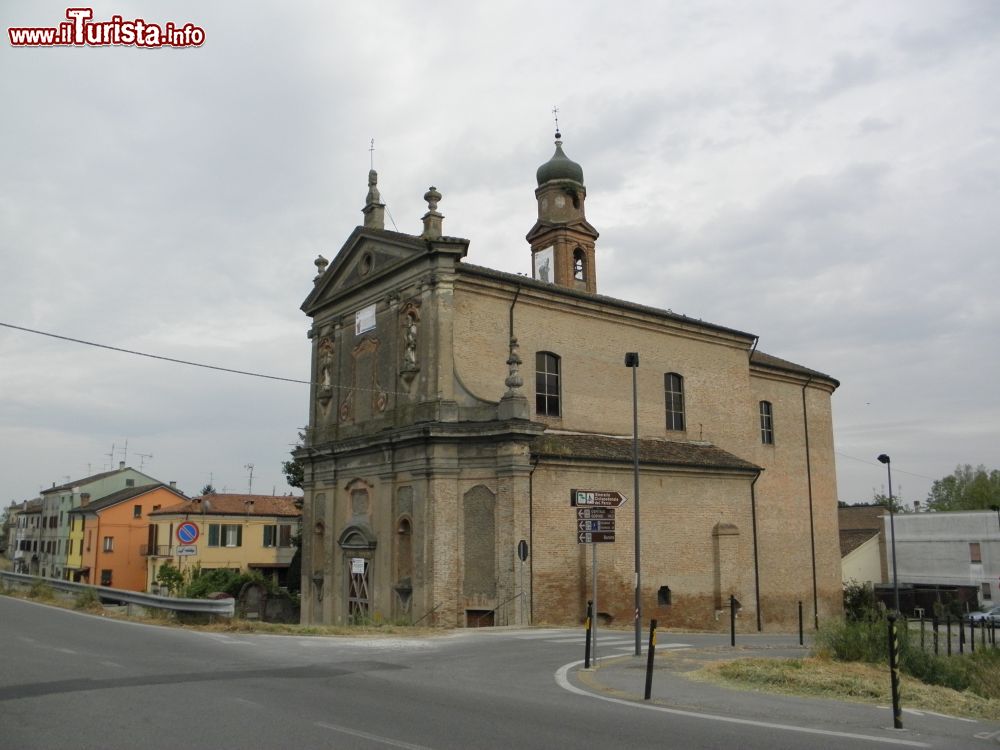 Immagine La Chiesa di San Giovanni Battista a Bondeno, Emilia-Romagna - © Threecharlie - CC BY-SA 4.0, Wikipedia