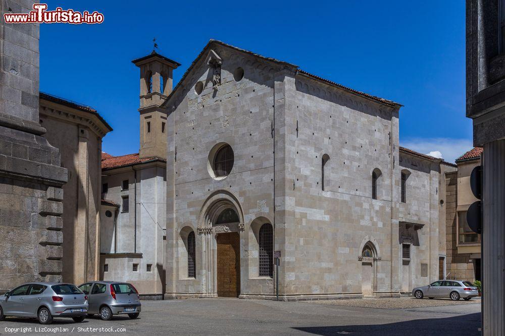Immagine La chiesa di San Giovanni Battista nella vecchia città di Varese Ligure, Liguria - © LizCoughlan / Shutterstock.com