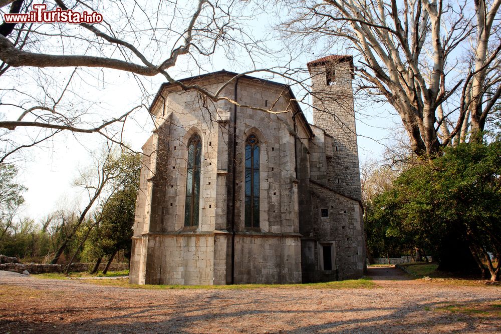 Immagine La chiesa di San Giovanni in Tuba, dintorni di Duino