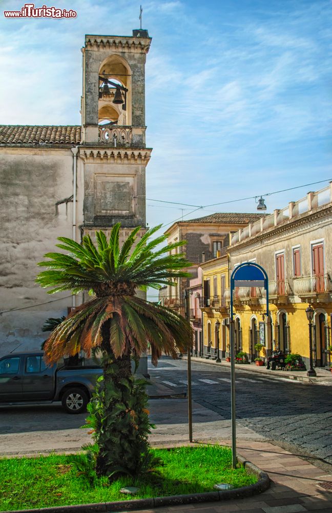 Immagine La chiesa di San'Ignazio di Loyola aanche conosciuta come Chiesa del Carmine nel centro di Piedimonte Etneo in Sicilia