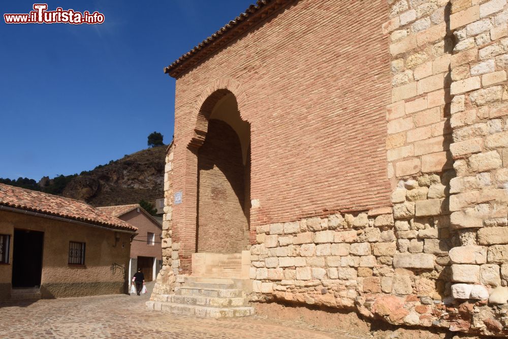 Immagine La chiesa di San Juan de la Cuesta a Daroca, Spagna. E' stata costruita in stile mudejar che incorpora elementi arabi all'arte cristiana. E' una forma d'arte presente nella Comunità Autonoma dell'Aragona.