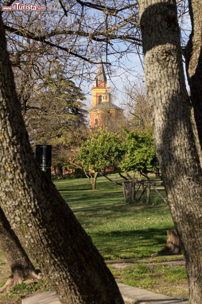 Immagine La chiesa di San Martino vista dal Talon park a Casalecchio di Reno vicino a Bologna