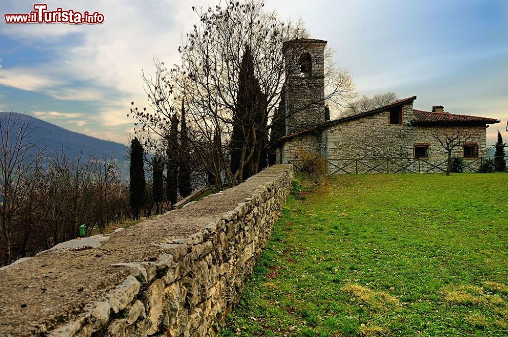 Immagine La Chiesa di San Michele a Ome, provincia di Brescia (Lombardia) - © Cristian Lorini, CC BY-SA 3.0, Wikipedia