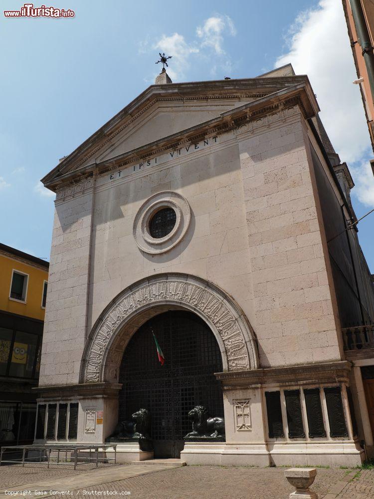 Immagine La chiesa di San Nicola da Tolentino oggi memoriale delle vittime della guerra ad Adria - © Gaia Conventi / Shutterstock.com