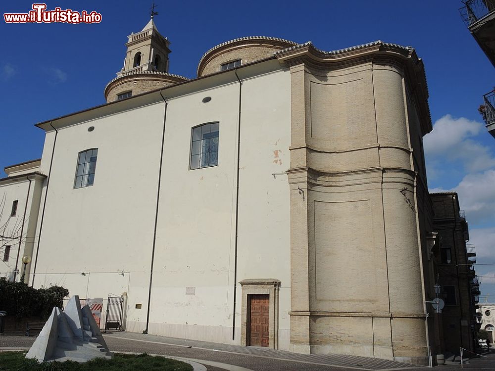 Immagine La Chiesa di San Nicola nella cittadina di Orsogna in provincia di Chieti - © Pietro, CC BY-SA 4.0, Wikipedia