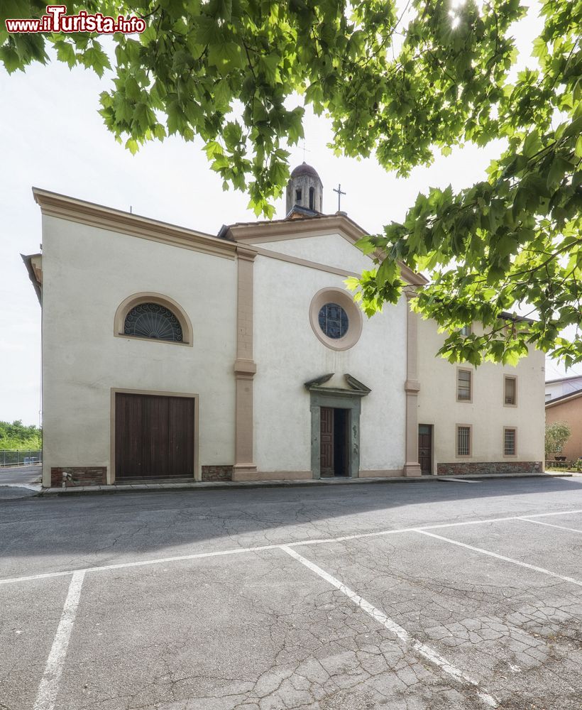 Immagine La chiesa di San Pietro Apostolo vicino alla Via Francigena a Galleno di Fucecchio