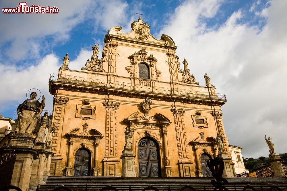 Immagine La Chiesa di San Pietro (Cattedrale) nel centro storico di Modica in provincia di Ragusa (Sicilia)