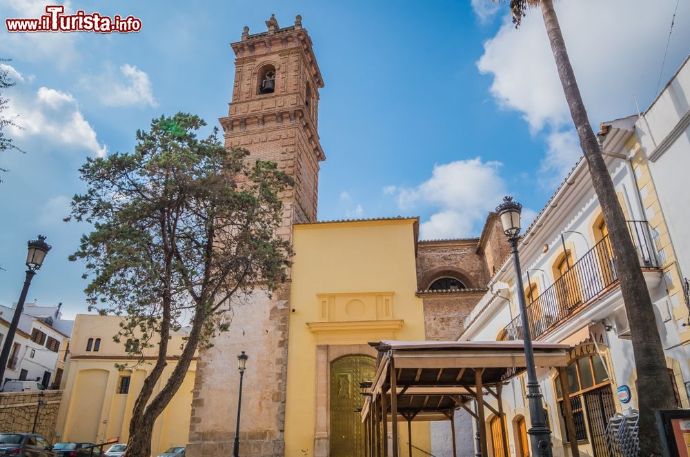 Immagine La chiesa di San Roque nel centro storico di Oliva, Valencia, Spagna. Questo edificio religioso venne costruito durante la cristianizzazione dell'area araba in epoca medievale.
