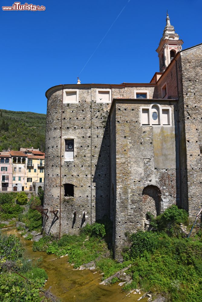 Immagine La Chiesa di San Tommaso a Dolcedo, siamo in provincia di Imperia, in Liguria