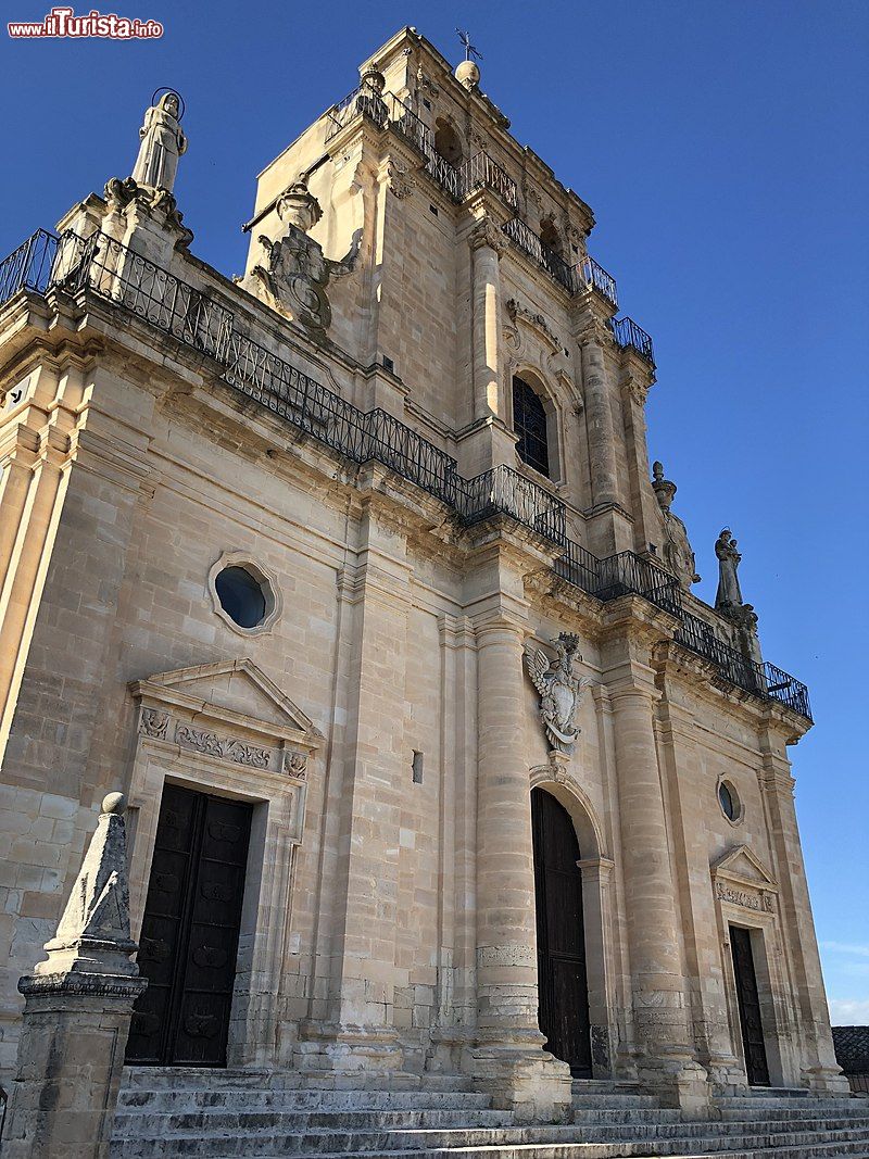 Immagine La chiesa di Sant'Antonio a Giarratana, siamo in provincia di Ragusa  - © Davide Mauro, CC BY-SA 4.0, Wikipedia