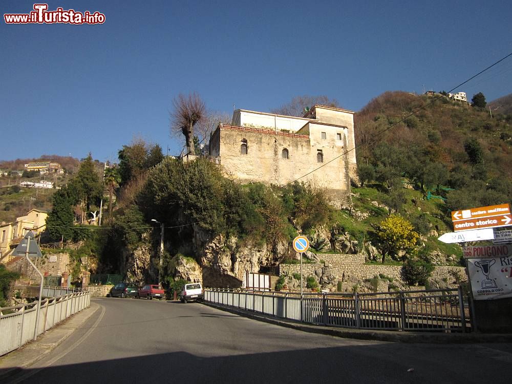 Immagine La chiesa di Sant Erasmo a Corbara (Campania) vista dal ponte  - © www.comune.corbara.sa.it/